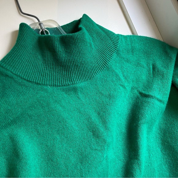 Luxe Theory 💯 Cashmere relaxed fit sweater - Picture 8 of 11